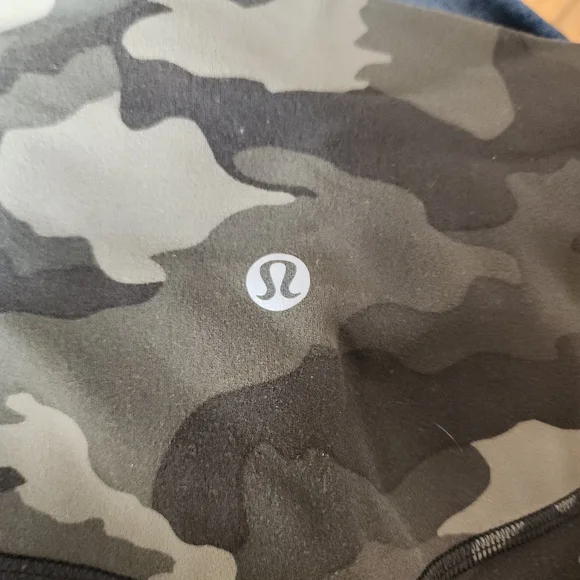 Lululemon Green Camo Align Leggings - Picture 3 of 3